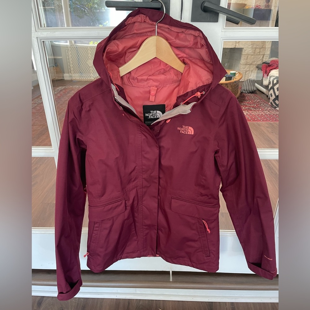 THE NORTH FACE Dryvent hooded rain jacket shell size small maroon